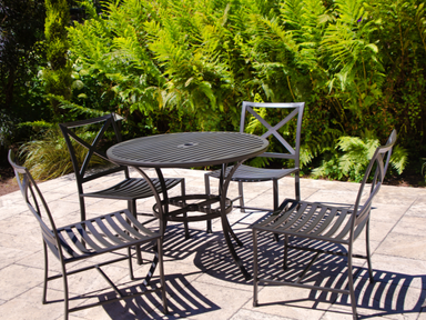 OUTDOOR LIVING
